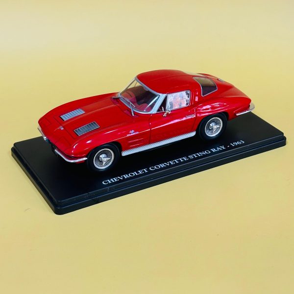 CHEVROLET CORVETTE STING RAY MODEL 1/24